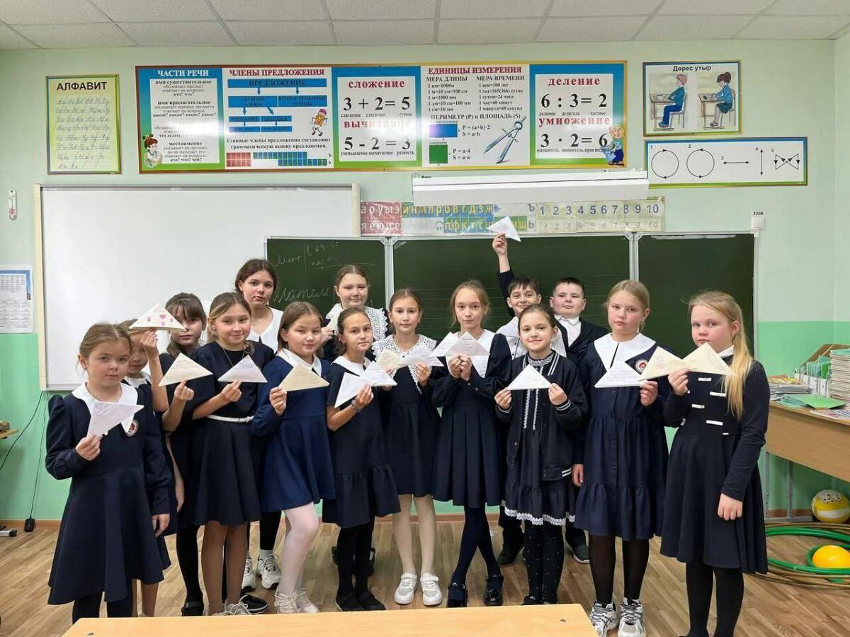 «Фронтовые треугольники»: школьники Мензелинска написали письма защитникам Отечества