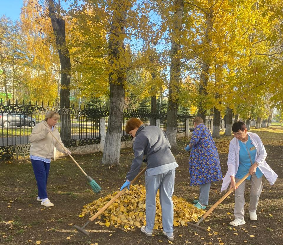266 единиц техники и 1030 кубометров мусора: Нижнекамск подвел итоги осенних субботников