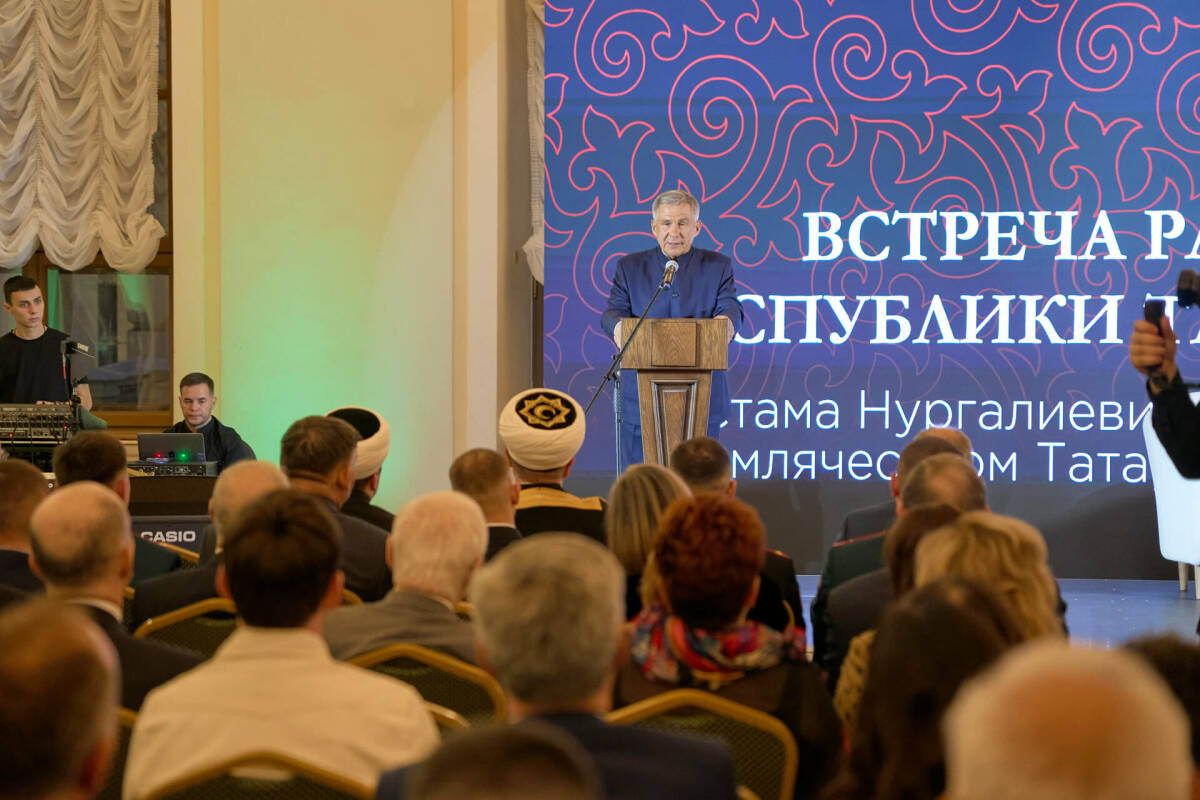 «Татар атасы» и орден «Аль-Фахр»: как Минниханов встречался с земляками в Москве