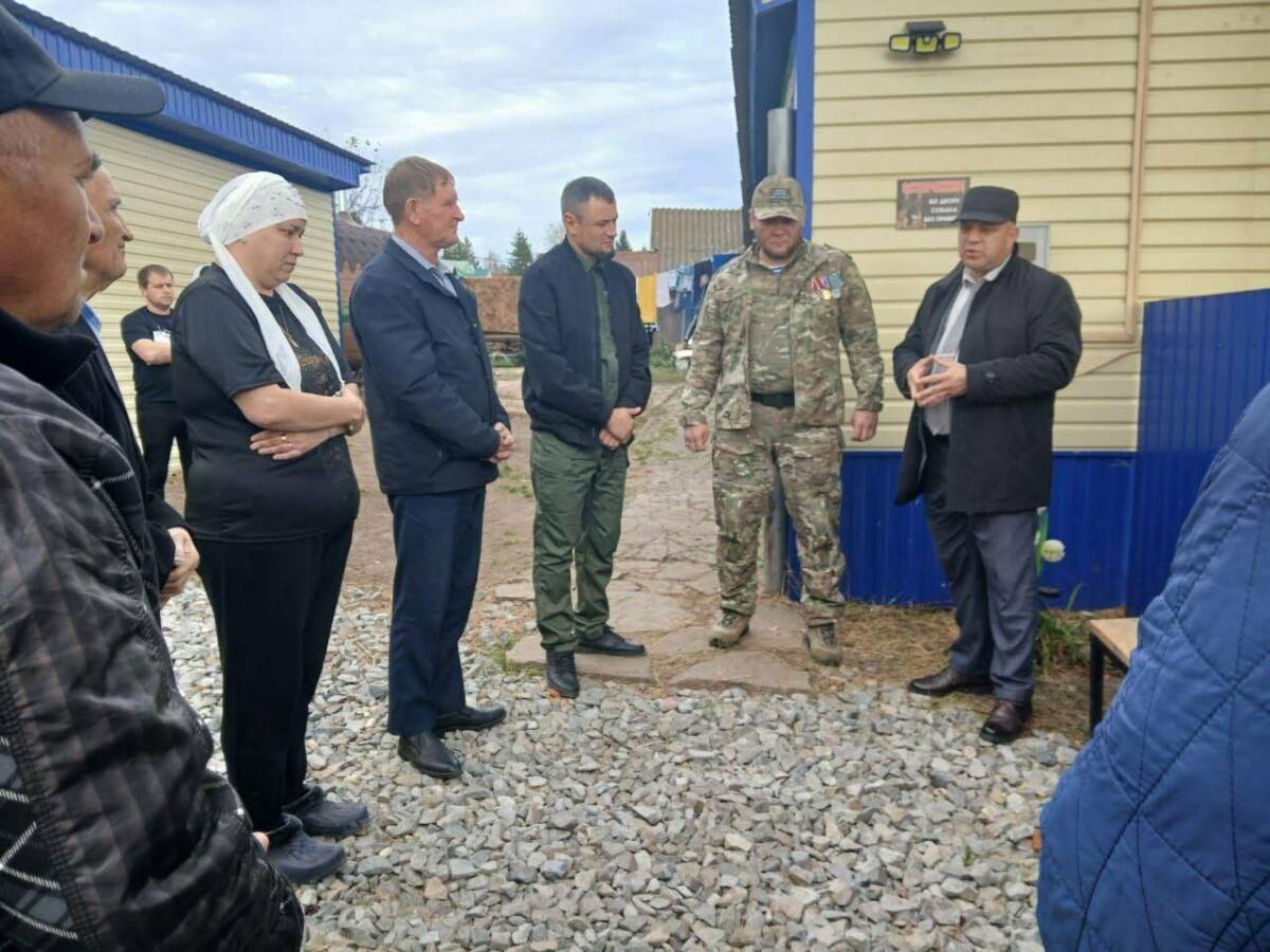 В Нурлатском районе устанавливают на фасадах домов памятные доски в честь бойцов СВО