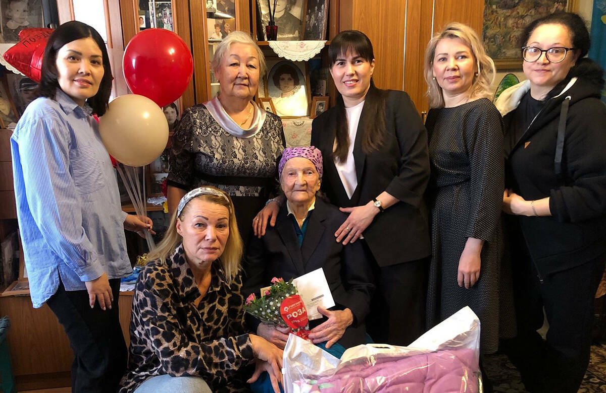 «Наша 106-летняя бабушка выглядит прекрасно»: три истории долгожителей из Татарстана