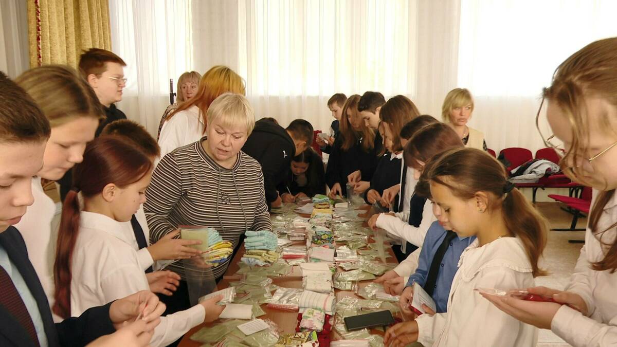 Школьники Нижнекамска собрали сухой душ для земляков – бойцов СВО