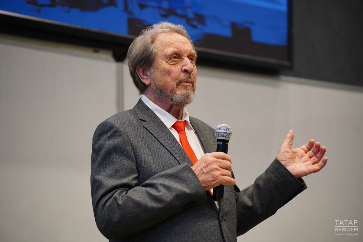 Отец Илона Маска заявил, что хотел бы получить российский паспорт