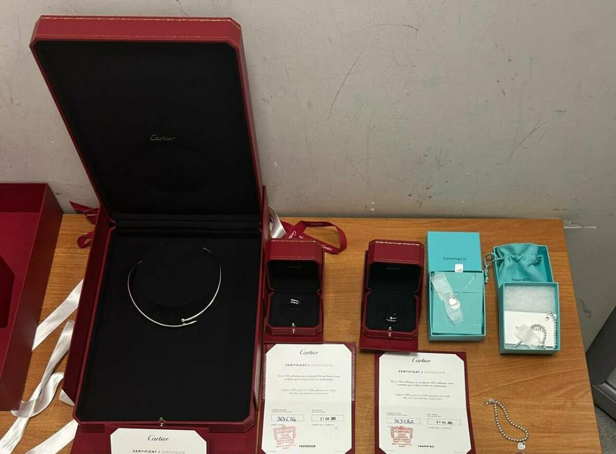 Жительницу Татарстана будут судить за контрабанду ювелирки на 1,6 млн рублей