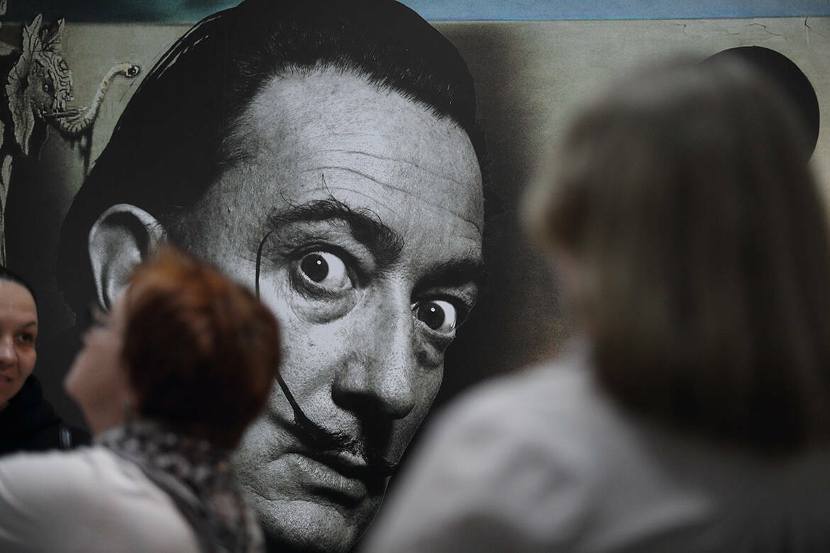 Страх онкологии, повышение НДС и роль искусства: обзор аналитики октября