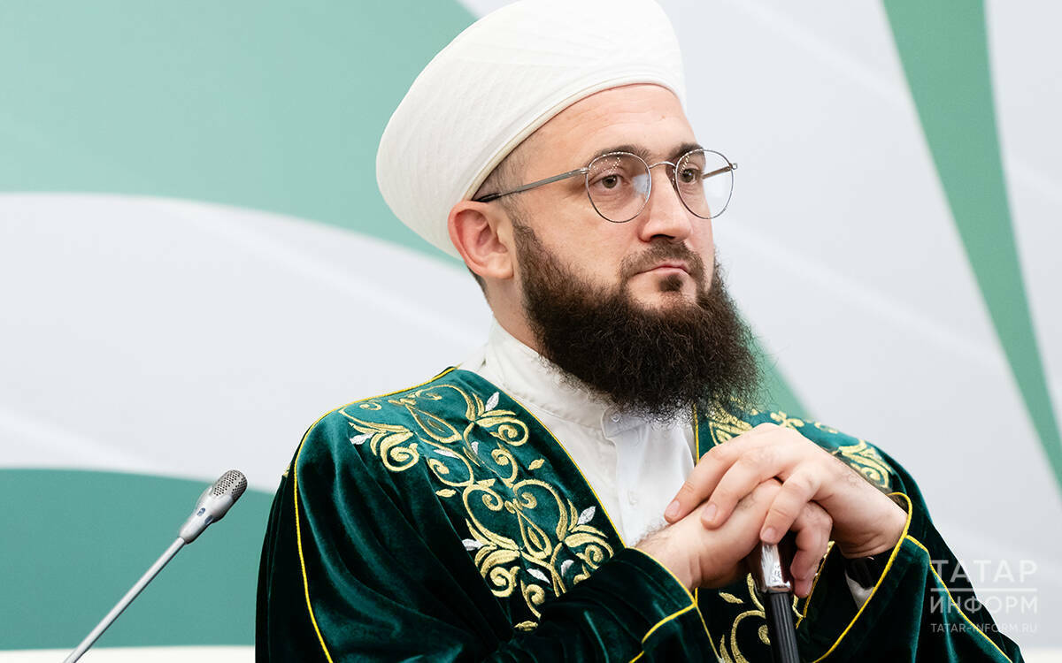Татарстан мөфтие Россия халыкларын тынычлык һәм татулыкны сакларга чакырды