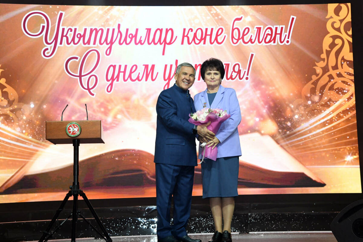 В Татарстане вручили государственные награды педагогам и работникам образования