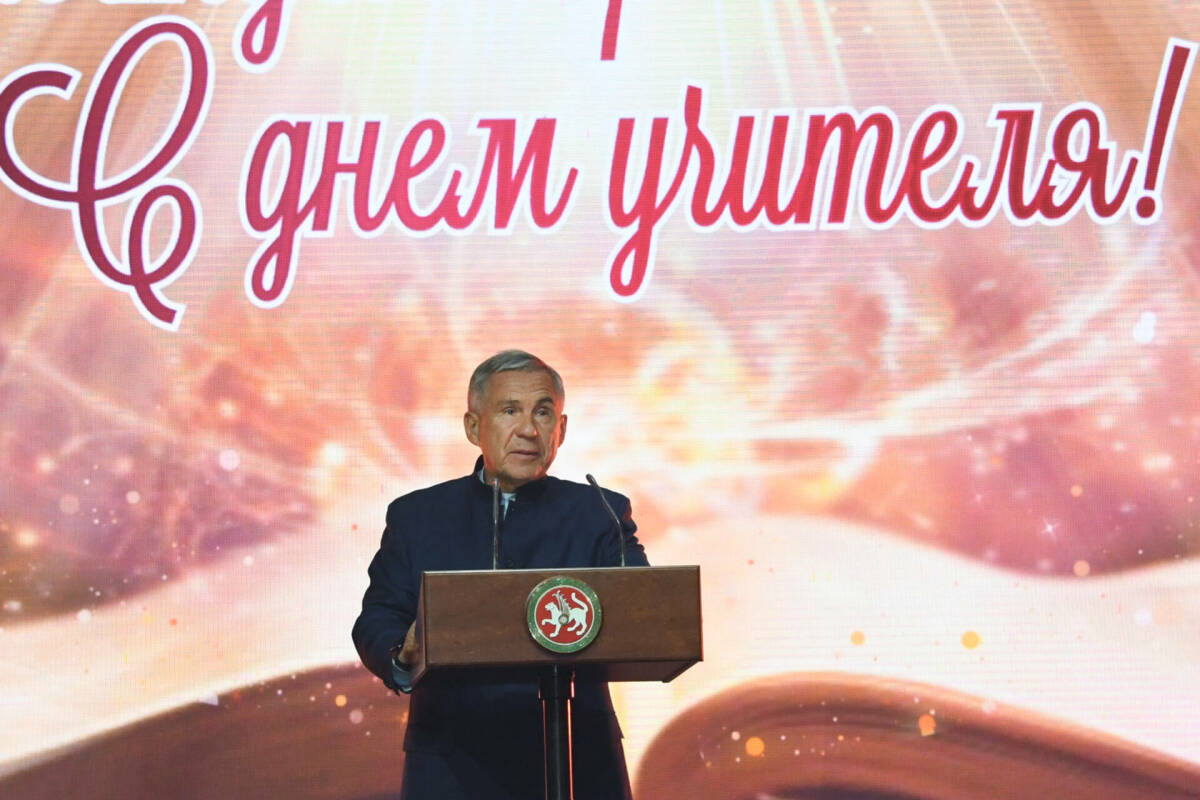 Раис Татарстана поблагодарил учителей за вклад в образование и развитие республики