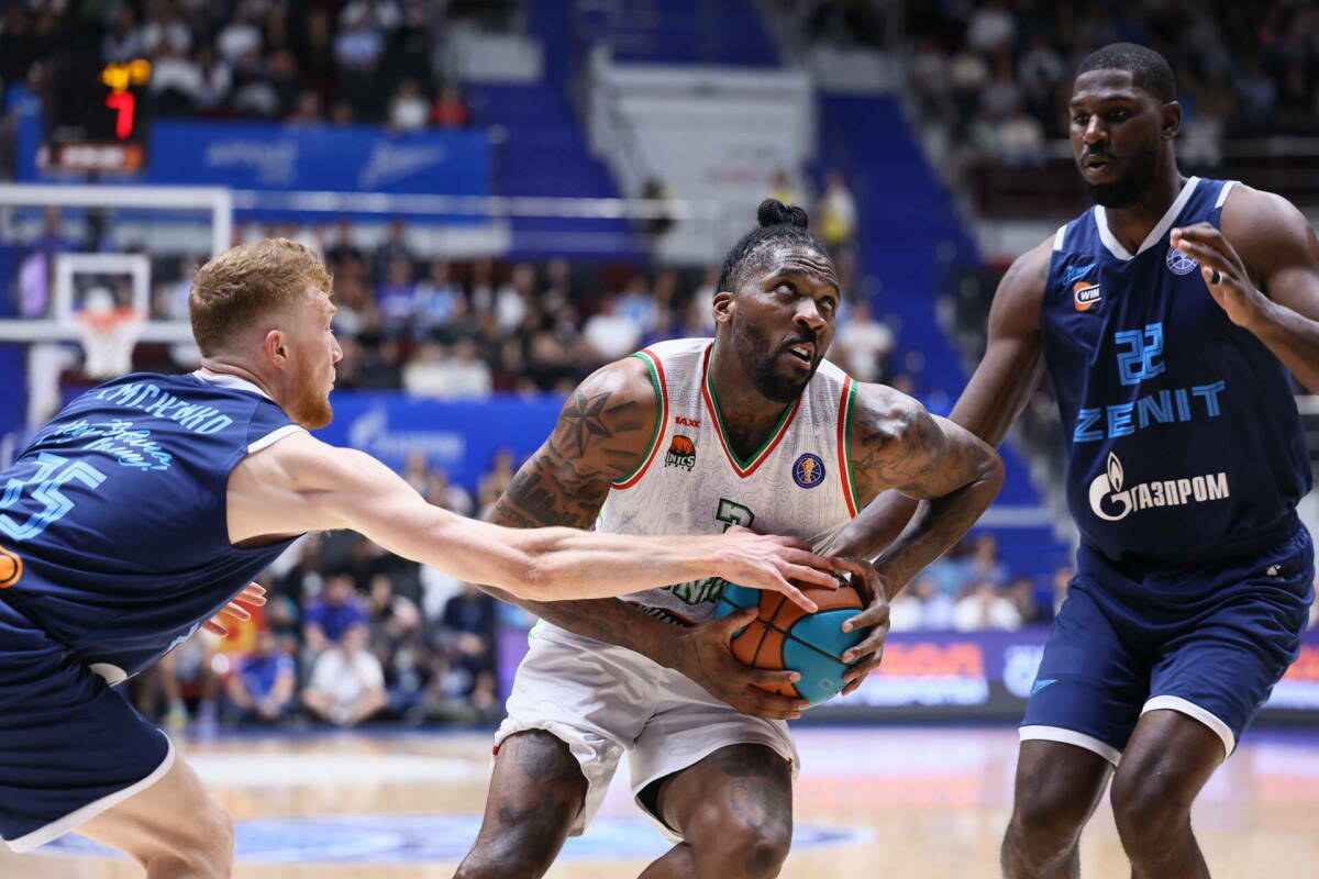 УНИКС разгромил петербургский «Зенит» на его паркете