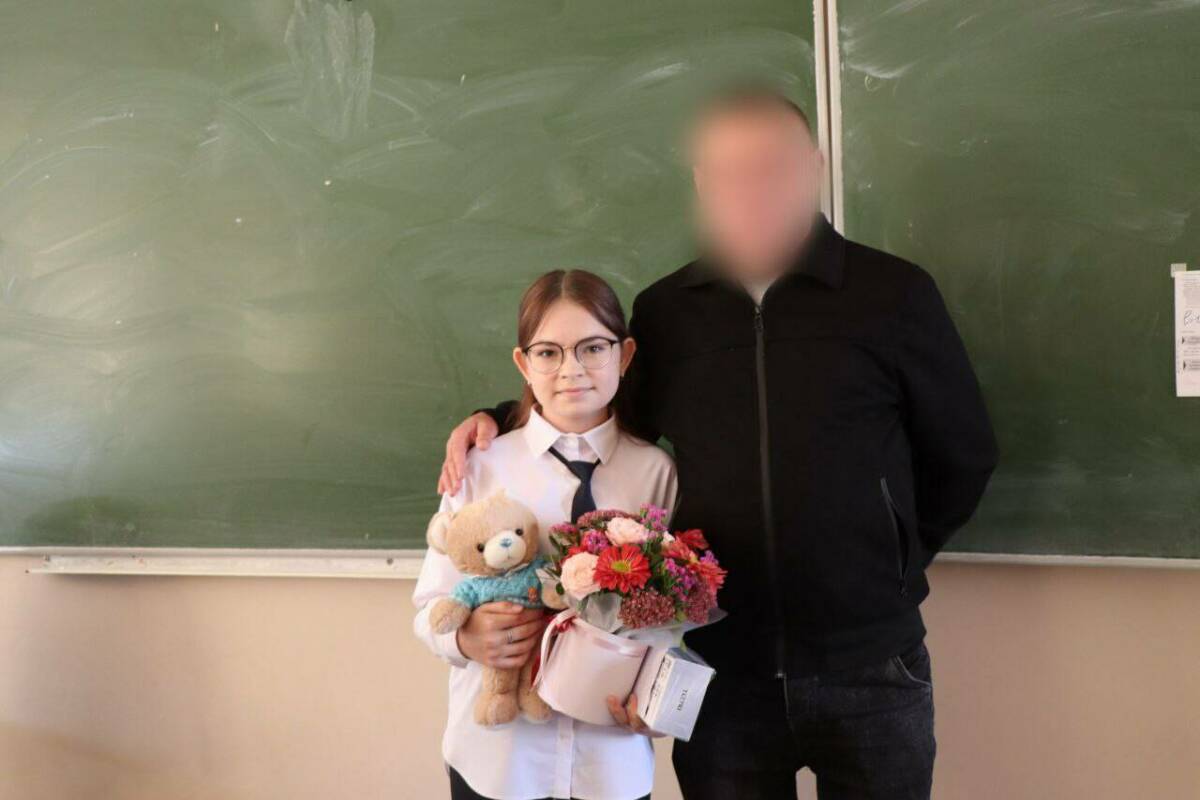 «Храню его, как оберег»: боец СВО навестил ученицу из Нурлата, написавшую ему письмо