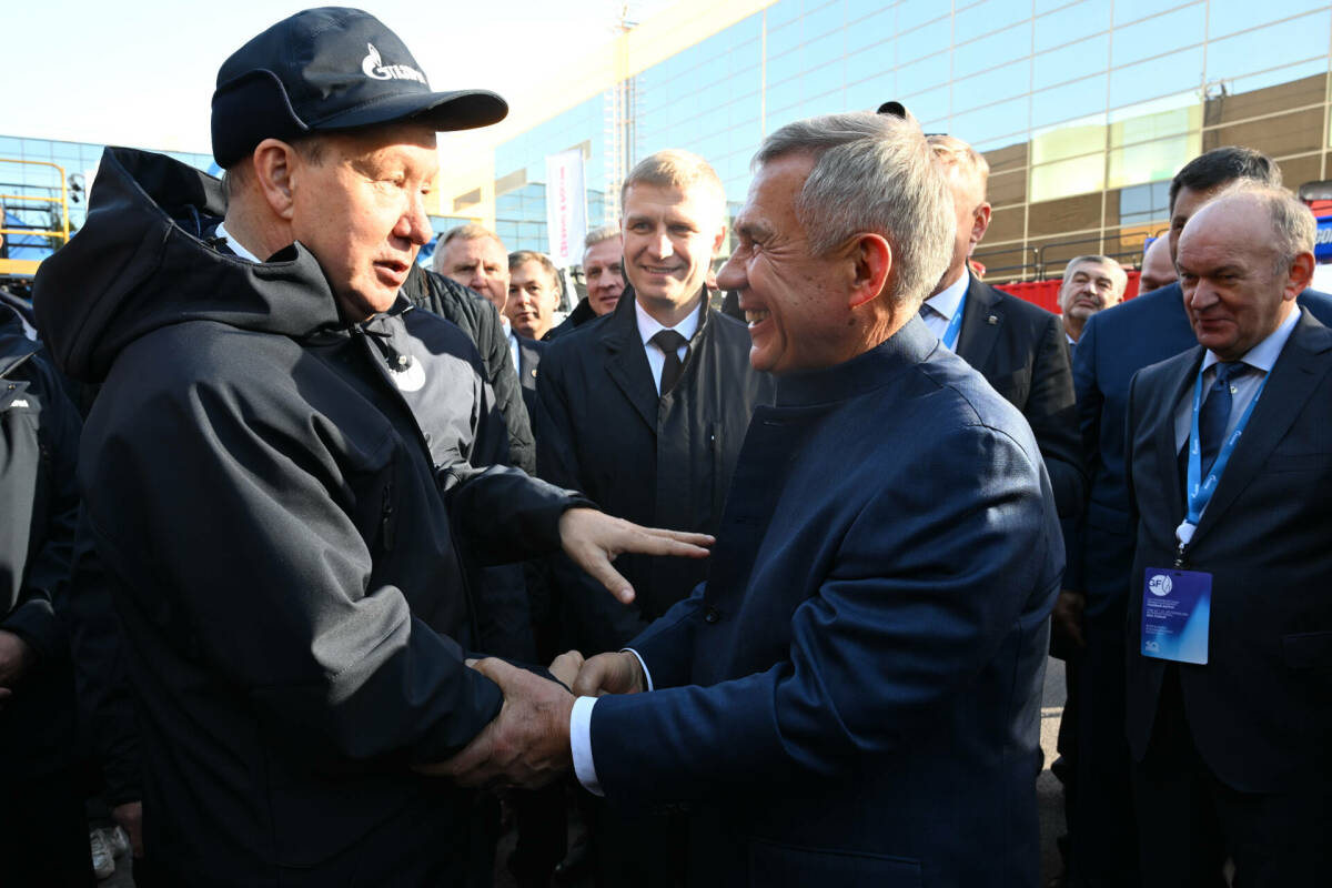 Минниханов и Миллер оценили разработки татарстанских предприятий на ПМГФ-2025