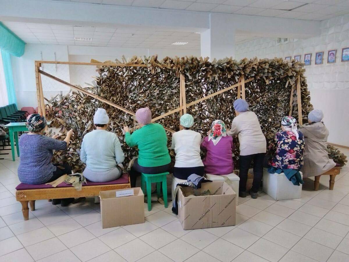 Актаныш районында махсус хәрби операциядә катнашучылар өчен маскировка челтәрләре үрәләр