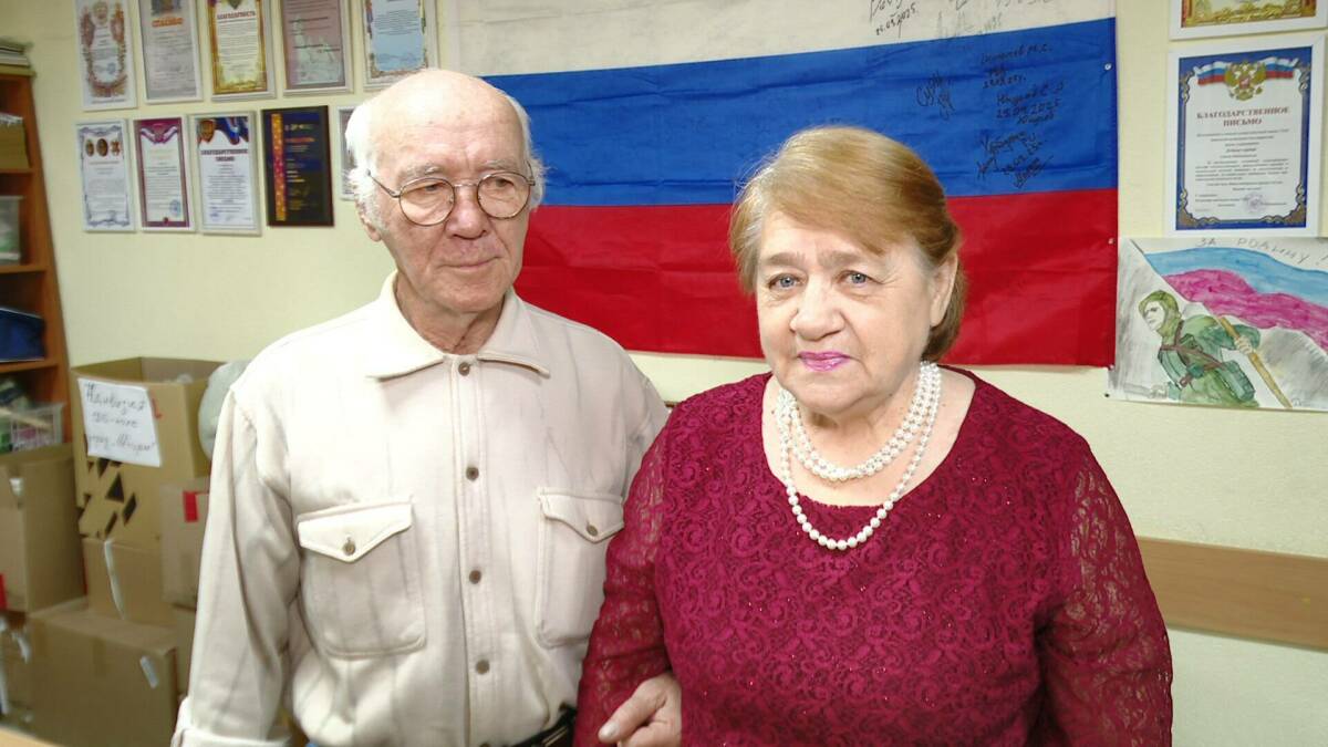 «Сынок, возвращайся живым»: волонтеры Нижнекамска вяжут носки для бойцов СВО