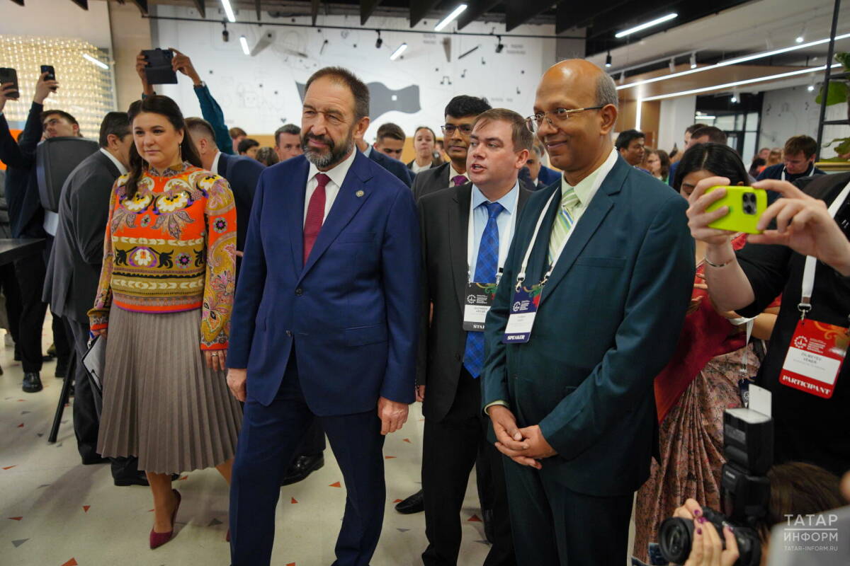 Алексей Песошин осмотрел выставку международного бизнес-форума «TIME» в IT-парке