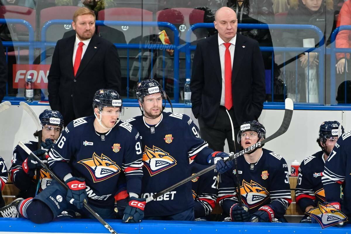 Плющев: «Разин пусть поучится у Козлова. Надо уважать игроков, болельщиков и прессу»