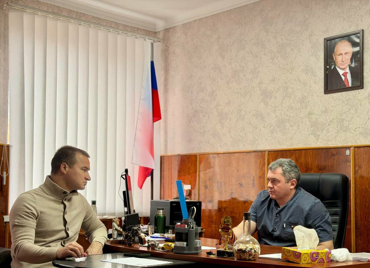 Ринат Садыков посетил больницу подшефного Татарстану города Рубежное