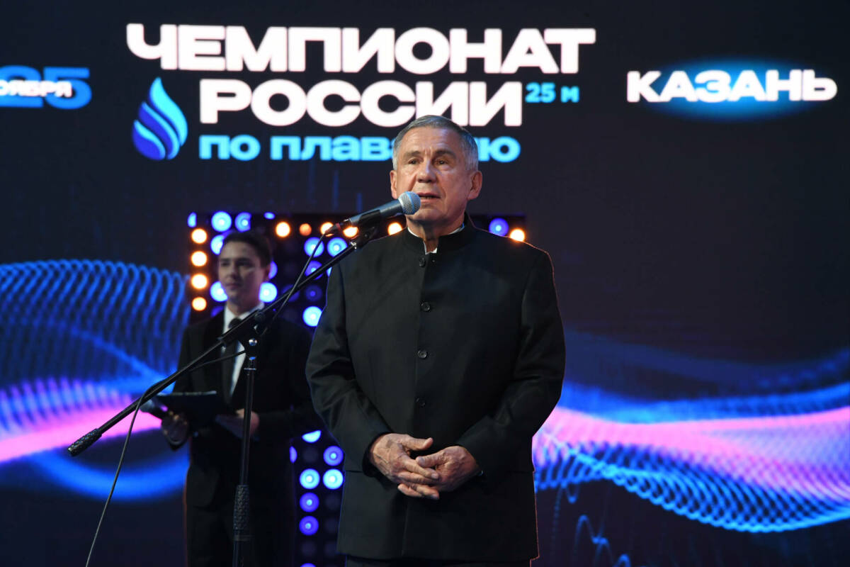 Минниханов поддержал спортсменов на Чемпионате России по плаванию на короткой воде