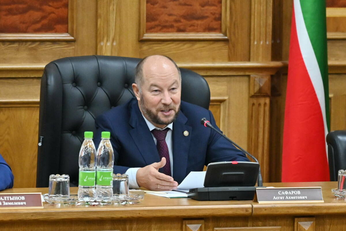 Әсгать Сәфәров: Татарстан алга таба да Россиянең яңа территорияләренә ярдәм итәчәк