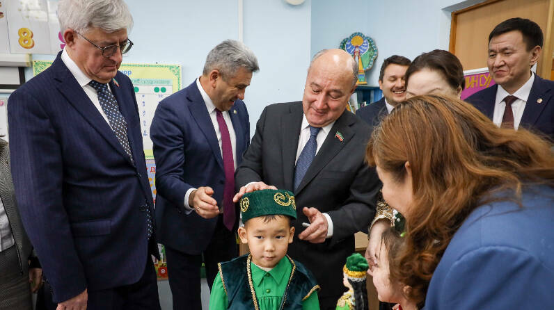 Депутаты Госсовета РТ ознакомились с организацией обучения родному языку в Якутске