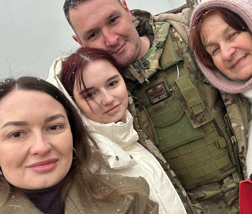 «Не зря в окопах сидим»: история участника СВО и его мамы, ставшей волонтером