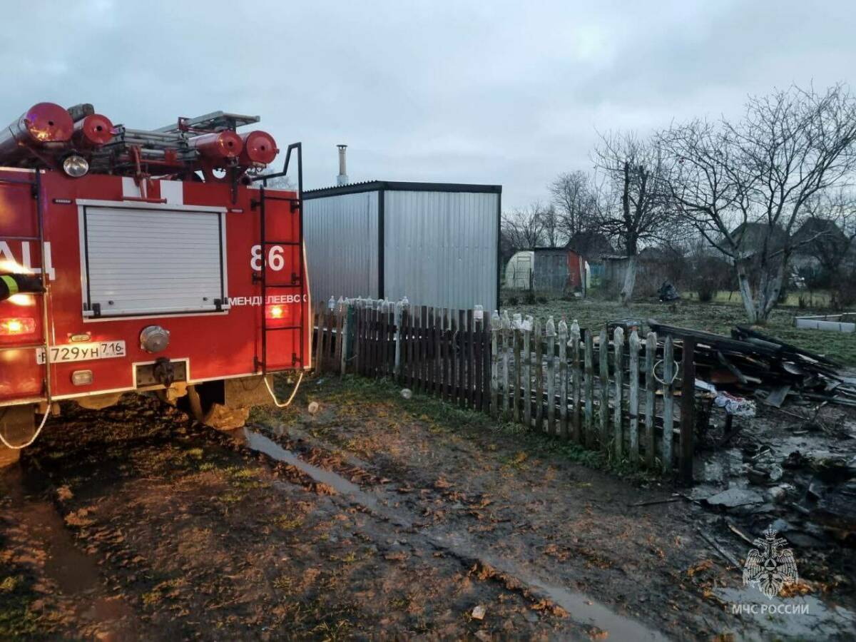 Под Менделеевском мужчина пытался растопить баню бензином и попал в больницу с ожогами