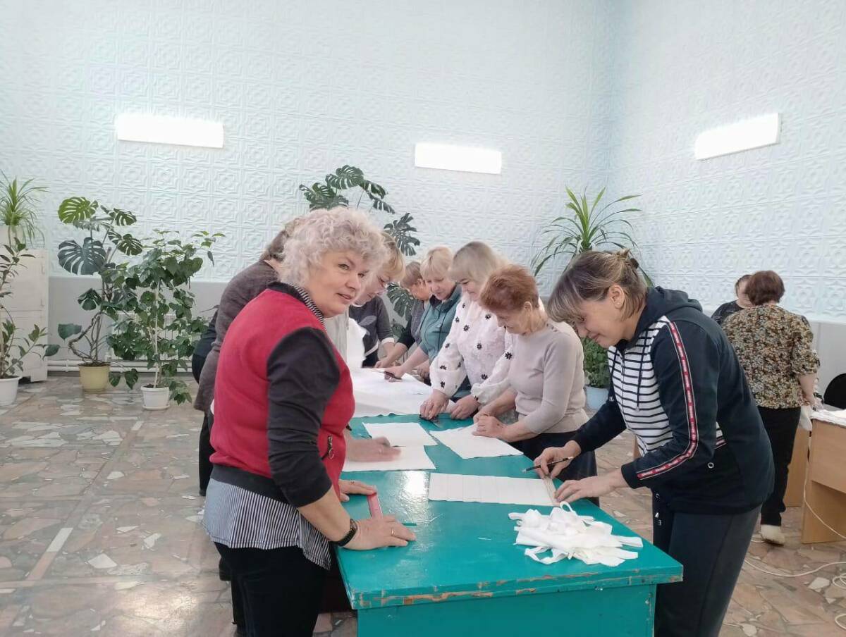 Мастерицы Новошешминского района шьют пороховые мешочки для военнослужащих
