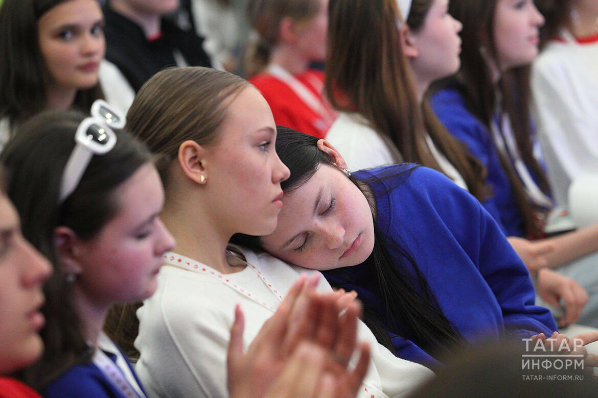 Алкоголь на ночь, синтетическое белье и тихий час: врач о том, что вредит здоровому сну