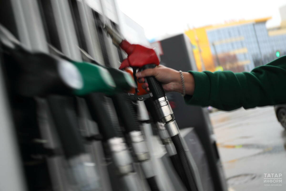 На пяти заправках Татарстана выявили некачественное топливо