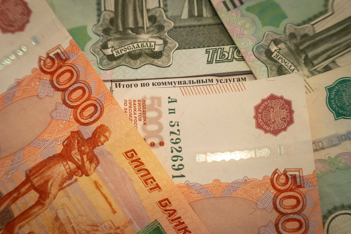 Экономист заявил, что средняя зарплата в РФ составит 110 тыс. рублей по итогам 2025 года