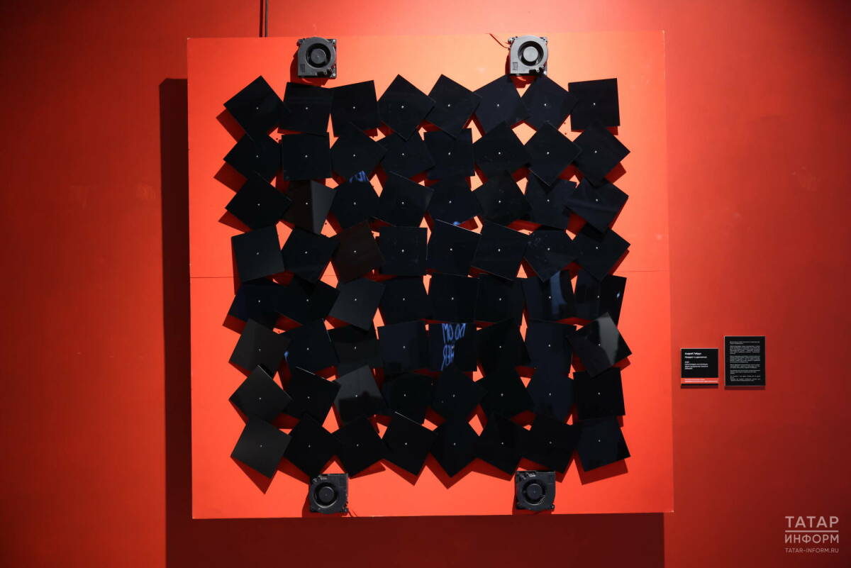 Подвижный квадрат Малевича и ухо Москвы: открылась выставка форума «АРТ-Мастерская XXI»