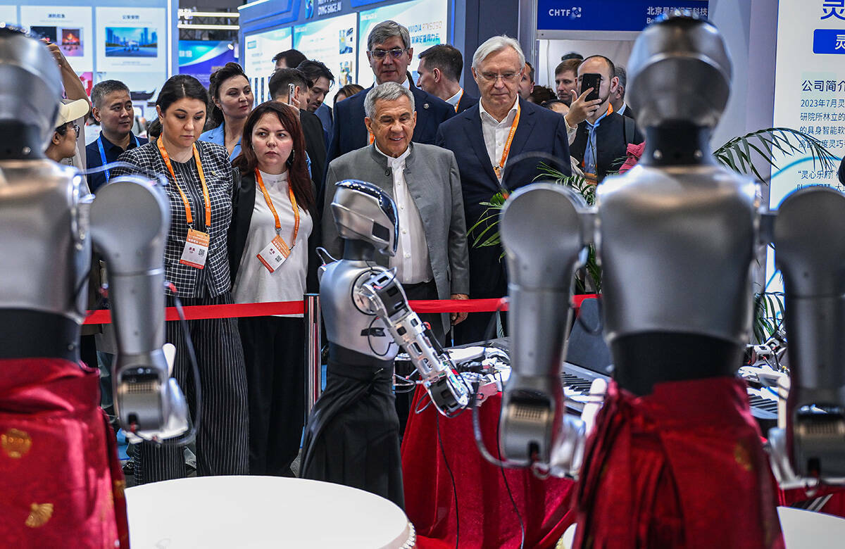 Минниханов в Китае, день 2: танец Минуллиной с роботом и новые договоренности в Шэньчжэне