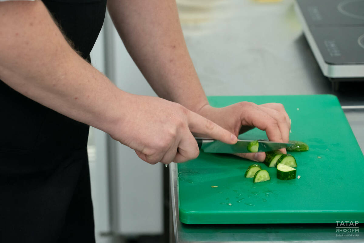 Средняя зарплата поваров в Казани составляет 71 тыс. рублей – HR-эксперт
