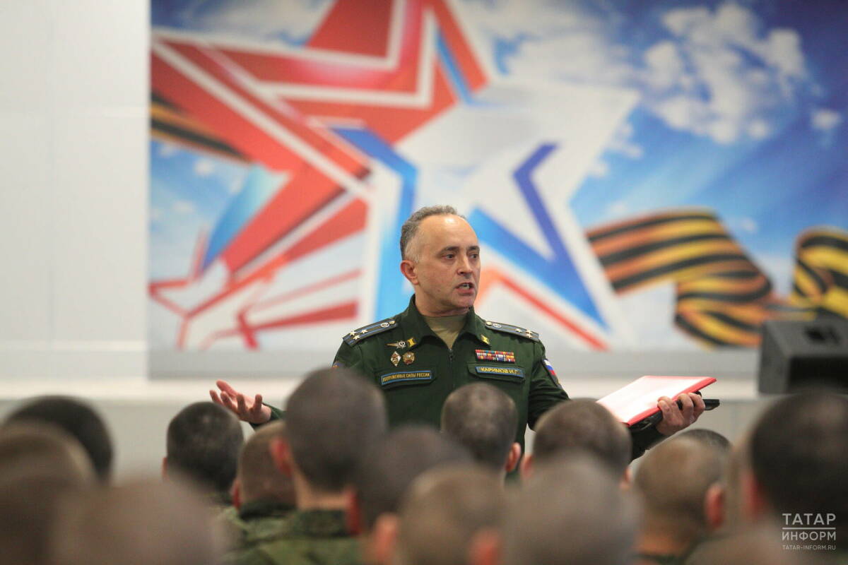 Из Казани на Дальний Восток торжественно проводили солдат-срочников