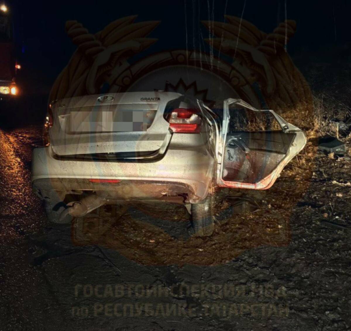 Пьяный водитель за рулем «Лады» влетел в дерево на трассе в РТ, пассажир погиб