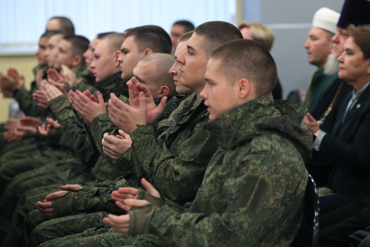 Из Казани на Дальний Восток торжественно проводили солдат-срочников