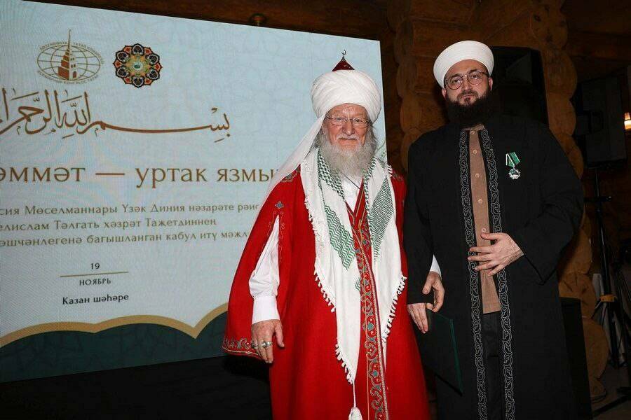 Верховный муфтий России наградил Камиля хазрата Самигуллина орденом «Вера и честь»