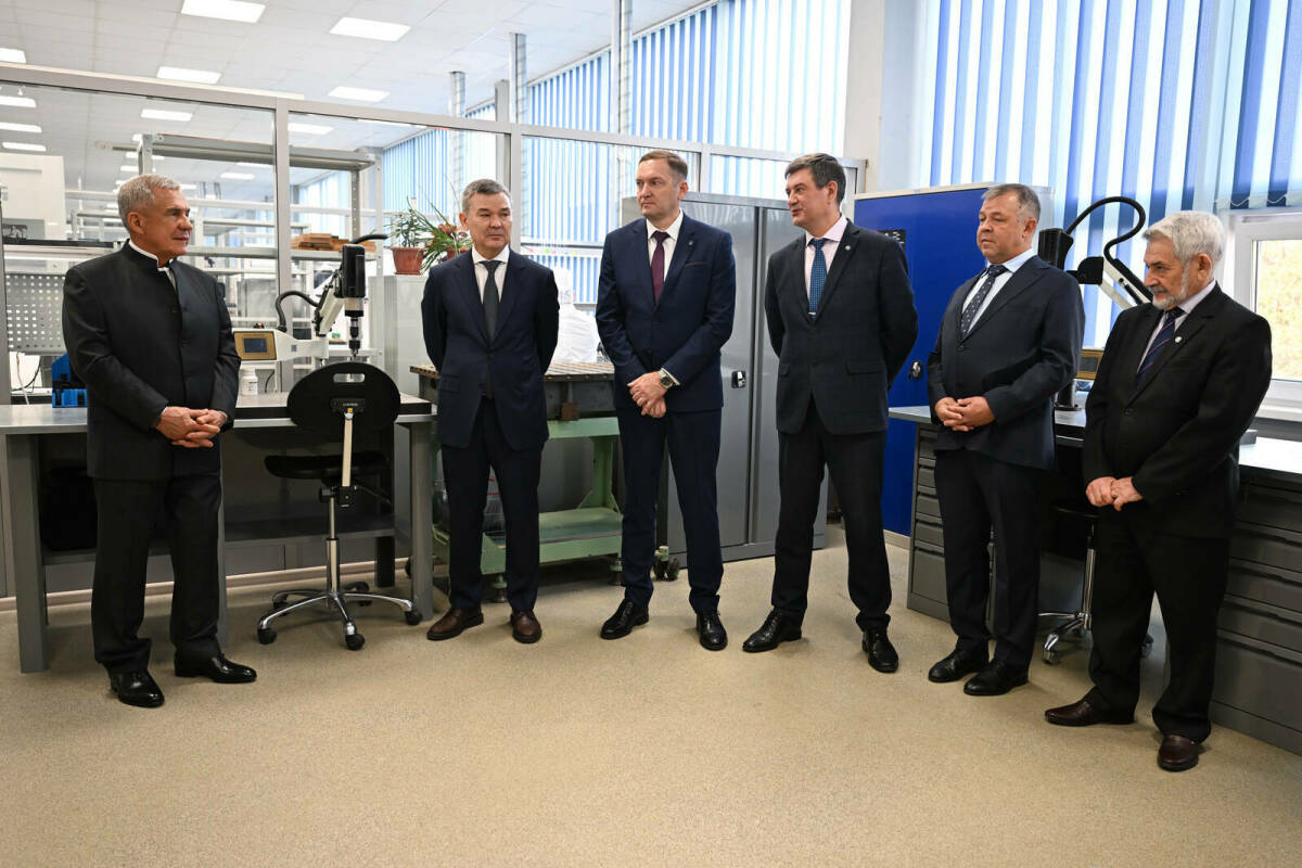 Минниханов встретился с работниками оптико-волоконного кластера