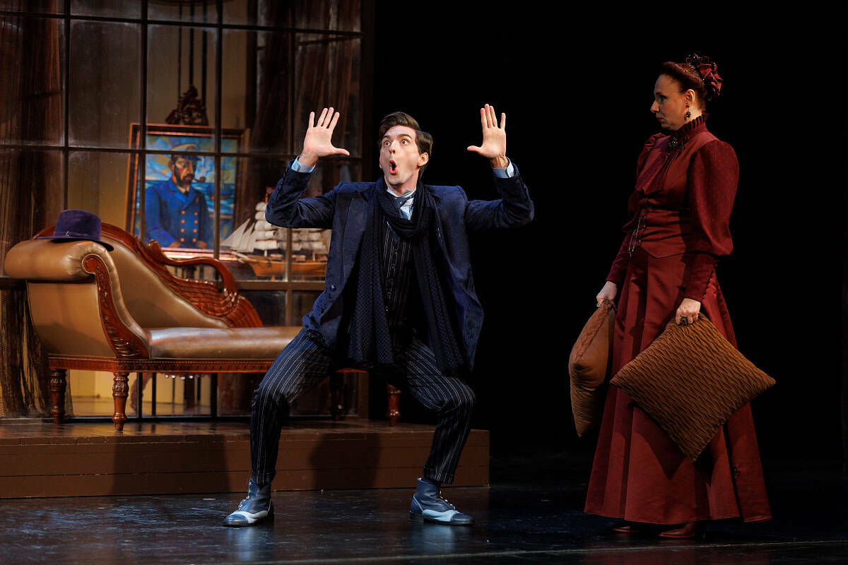 Осенняя премьера в Качаловском: как освоились «Привидения» Ибсена на казанской сцене