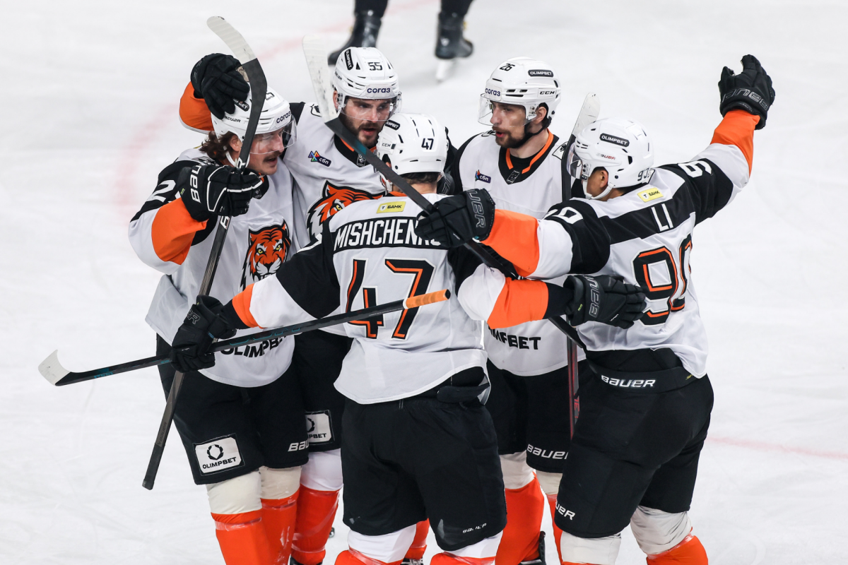 «Амур» обыграл «Локомотив» (6:4) в Ярославле