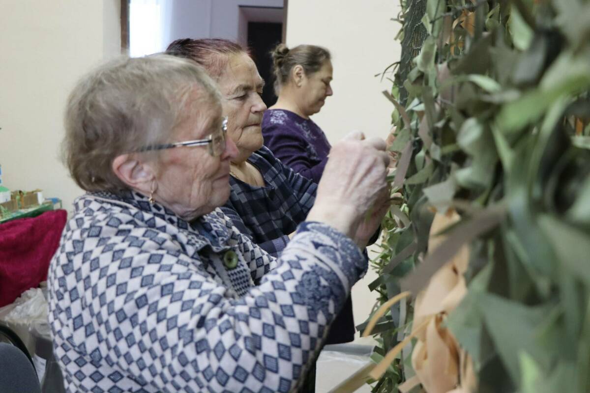 «Мы будем до победы ходить!»: пестречинцы плетут сети и делают окопные свечи