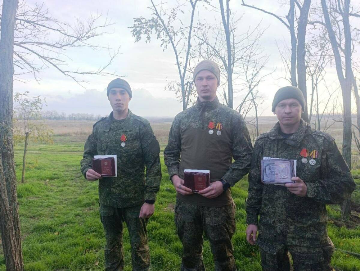 «Яркий пример мужества, отваги»: трое нурлатских бойцов СВО награждены медалью Жукова