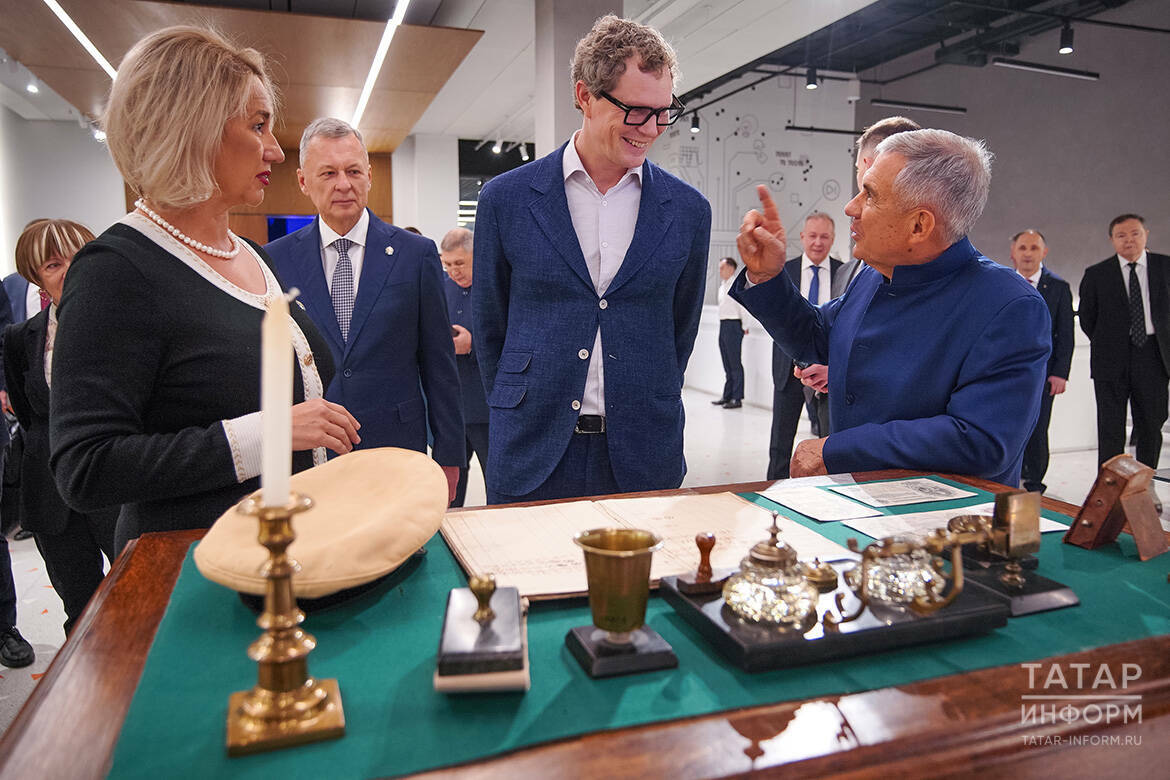 Шестые в России и первые в ПФО: Минниханов поздравил налоговиков с 35-летием службы