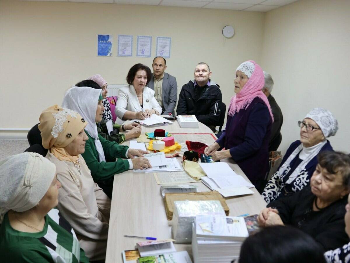 Книги и письма актанышских авторов отправят бойцам в зону СВО