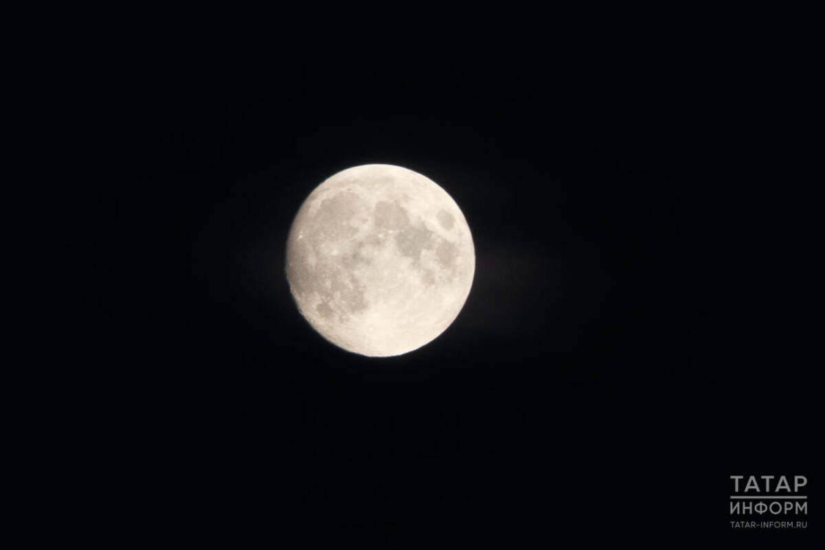 Жители Поволжья смогут наблюдать полнолуние и метеорный поток Геминиды в декабре