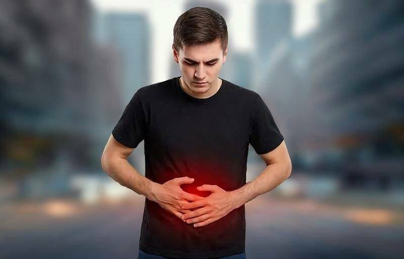 Стресс и неправильное питание: врачи назвали главные причины гастрита и язвы