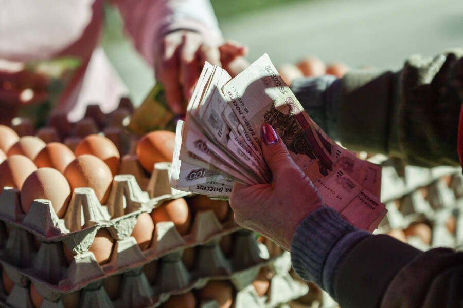 Скачок цен на яйца, обвал – на зарубежный отдых: инфляционные итоги октября