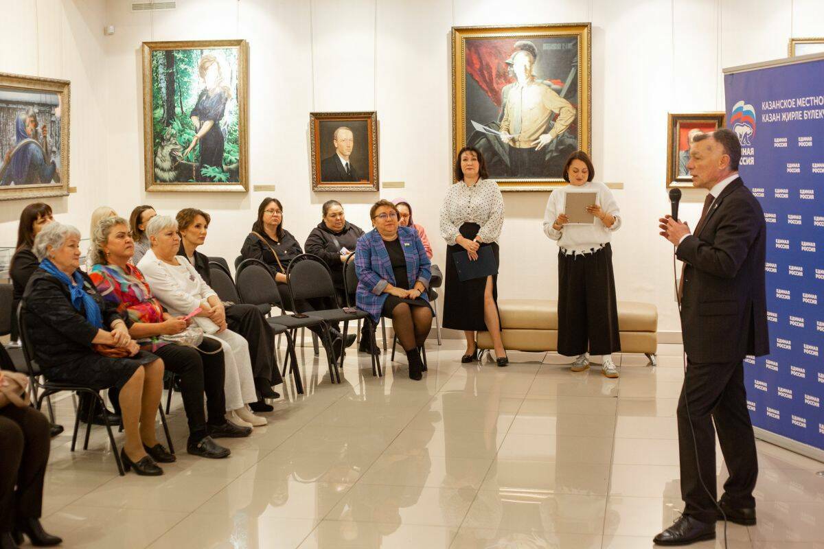 Казанские единороссы поздравили женщин с Днем матери и рассказали о новых мерах поддержки