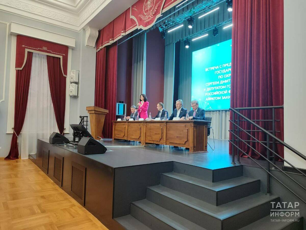 Студенты КГМУ обсудили новый закон о наставничестве с депутатом Сергеем Леоновым