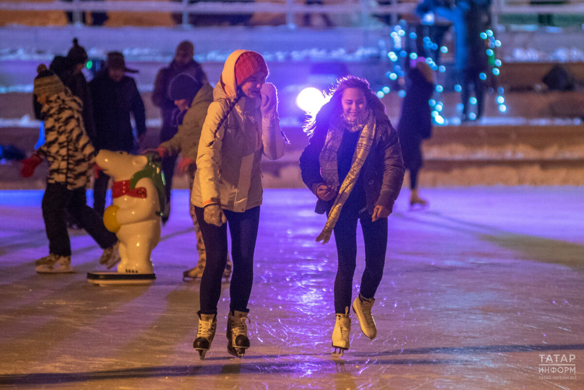 В парке «Черное озеро» начали подготовку катка и пункта проката