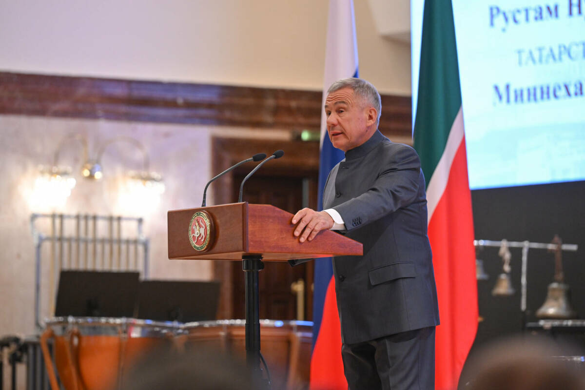 Минниханов поздравил коллектив Казанской консерватории с 80-летием